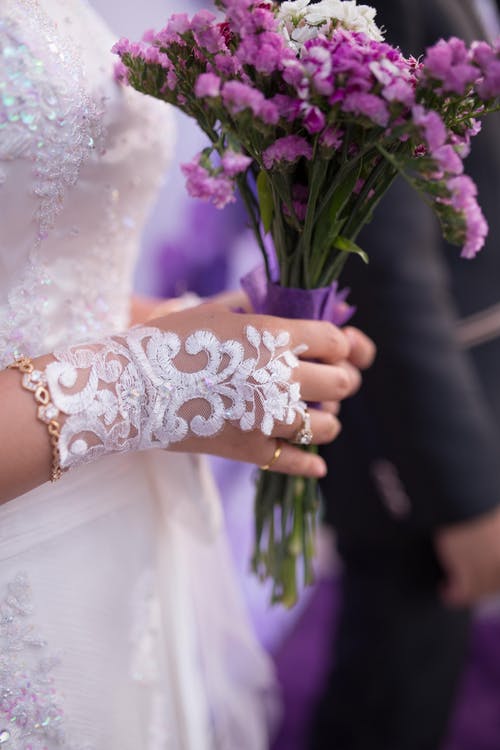 新娘的紫色花束，S手 · 免费素材图片