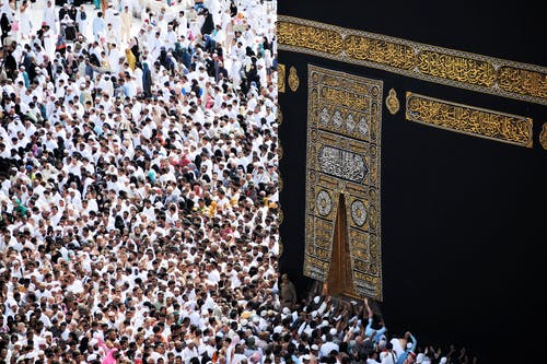 人们聚集在kaaba，麦加，沙特阿拉伯附近 · 免费素材图片