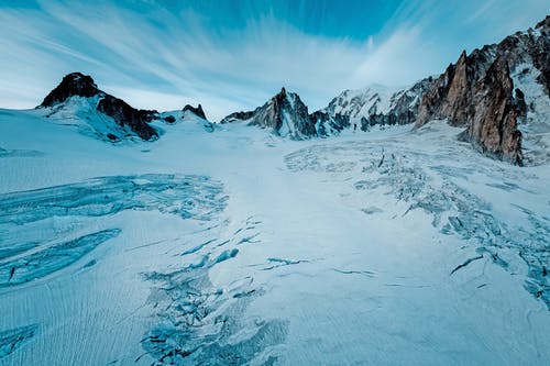 冰雪覆盖的山脉 · 免费素材图片