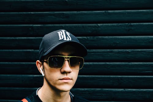 有关airpod, 人, 墨鏡的免费素材图片