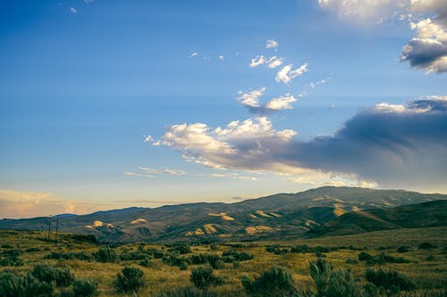 白天山谷风景 · 免费素材图片