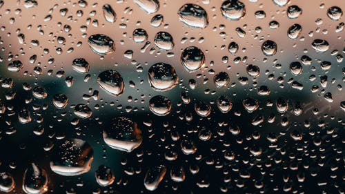 玻璃窗上的水滴的照片 · 免费素材图片