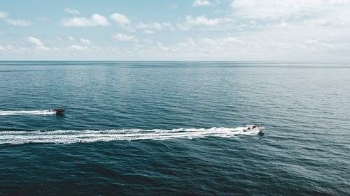 水晶蓝色的大海 · 免费素材图片