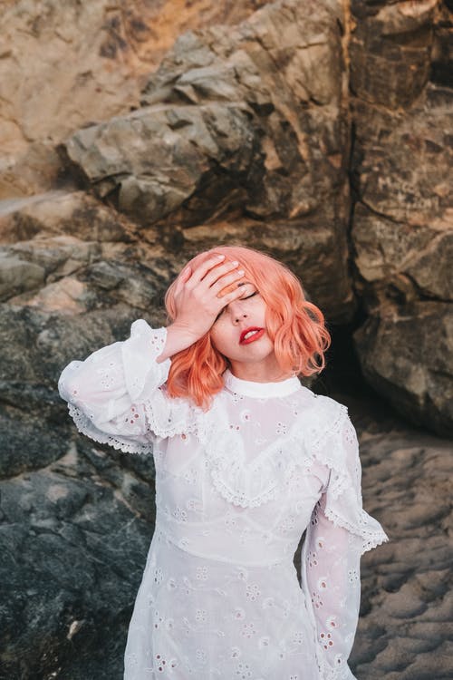 粉红色头发的女人的照片 · 免费素材图片