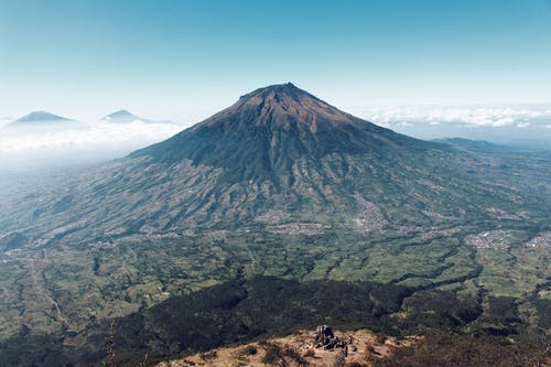 孤立的山火山 · 免费素材图片
