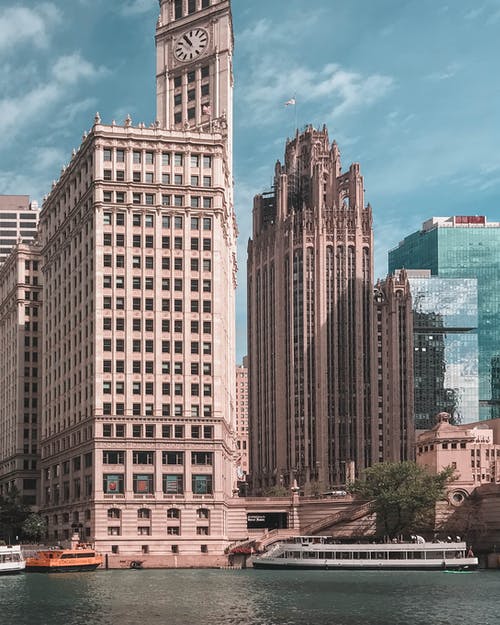 灰色混凝土多层建筑 · 免费素材图片