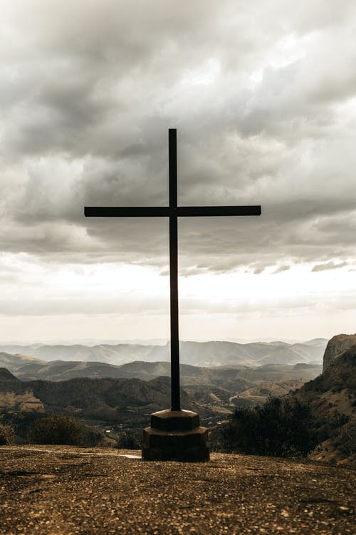 黑十字会在山顶 · 免费素材图片