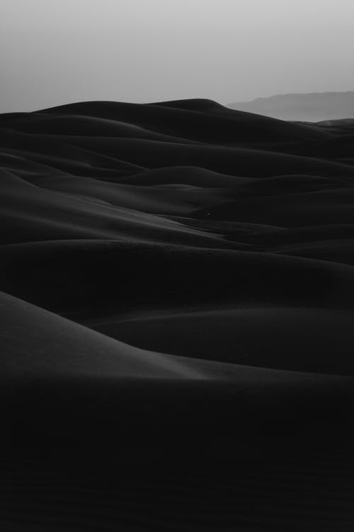 沙丘的黑白照片 · 免费素材图片