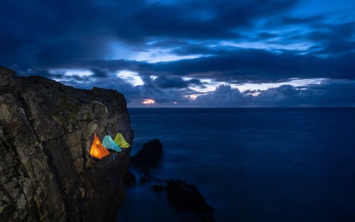 黎明时分悬崖海岸的延时照片 · 免费素材图片