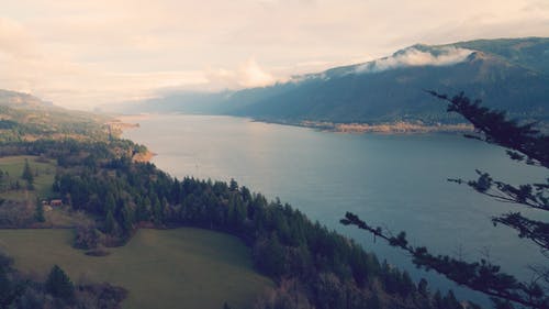 空中湖景摄影 · 免费素材图片