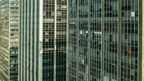 灰色高层建筑 · 免费素材图片