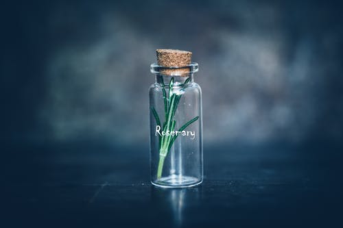 空的透明玻璃瓶 · 免费素材图片