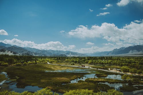 跨山野外风景摄影 · 免费素材图片