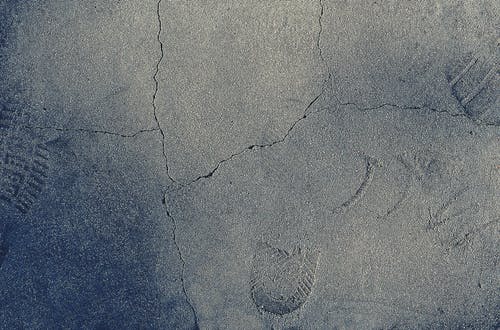 水泥上的足迹 · 免费素材图片