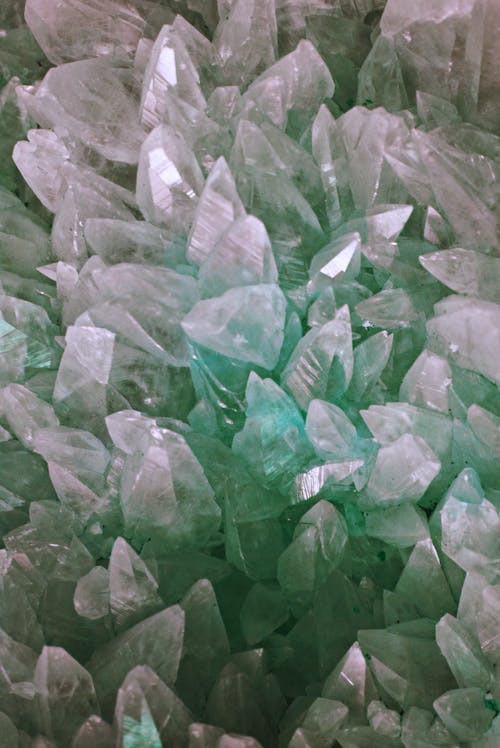 一堆石英晶体 · 免费素材图片