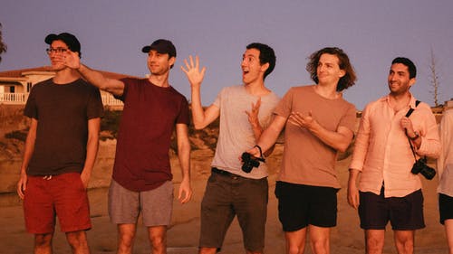 五名男子站在焦点摄影 · 免费素材图片