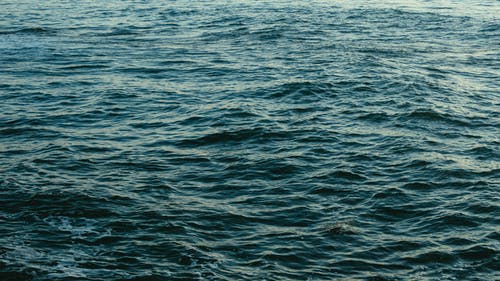 深蓝色的大海 · 免费素材图片