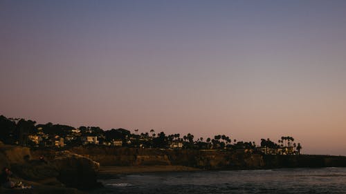 黎明时分的海滨风景照片 · 免费素材图片