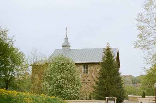 棕色和灰色的混凝土房子 · 免费素材图片