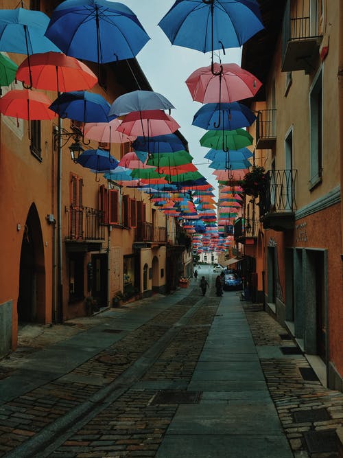 街上满是伞 · 免费素材图片