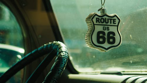 白色和黑色route 66悬挂装饰 · 免费素材图片