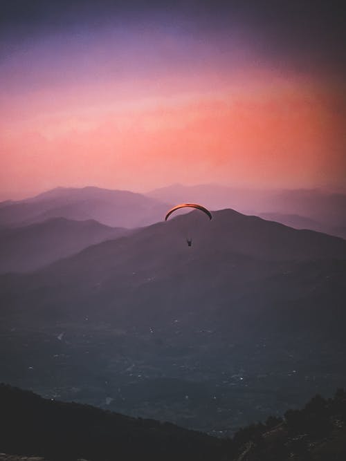 人骑降落伞 · 免费素材图片