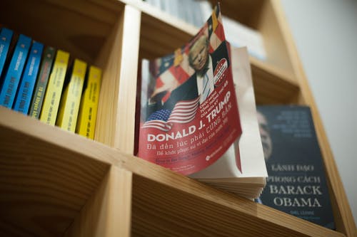 唐纳德·J·特朗普书 · 免费素材图片