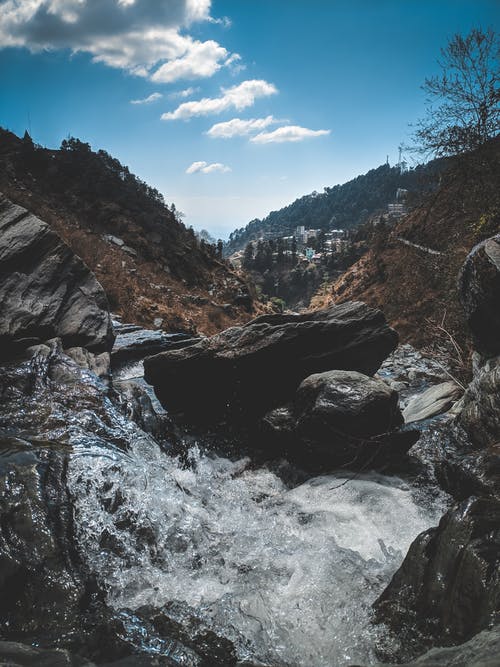 白天的洛基河急流 · 免费素材图片