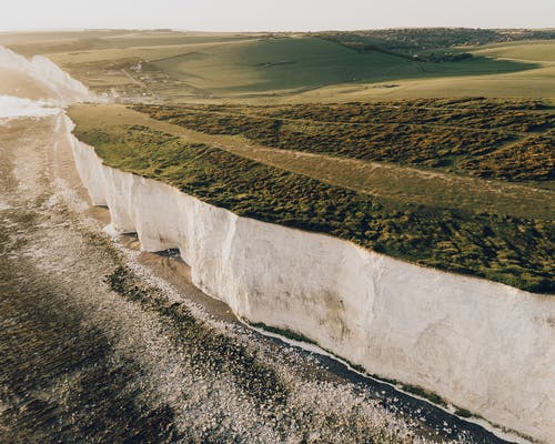 悬崖的航拍照片 · 免费素材图片