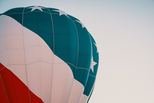 蓝色，白色和红色热气球 · 免费素材图片
