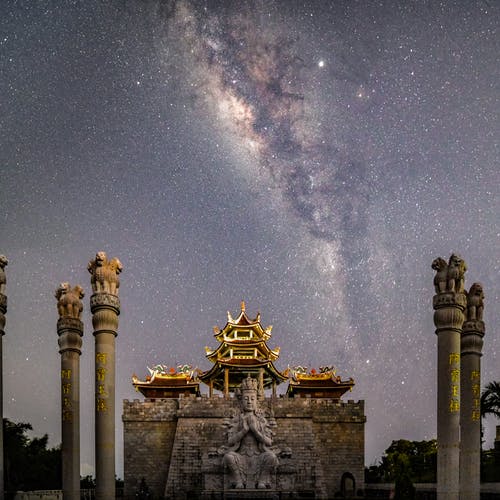 星空下的神庙 · 免费素材图片