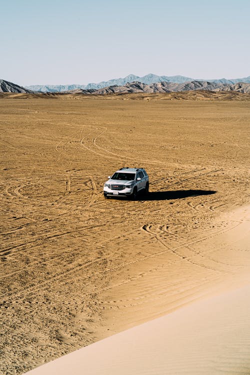 越野车在沙漠上的照片 · 免费素材图片