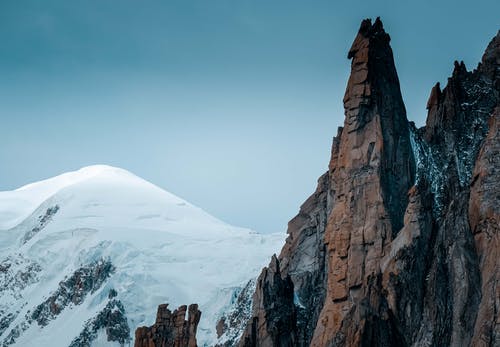 白雪皑皑的山 · 免费素材图片