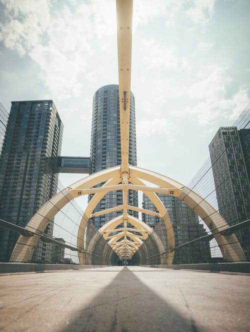 金属框架混凝土桥 · 免费素材图片