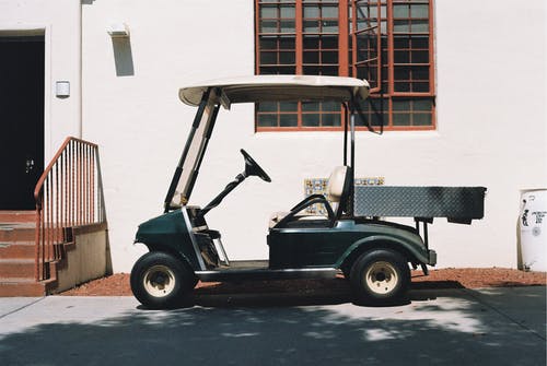 黑色高尔夫球车 · 免费素材图片