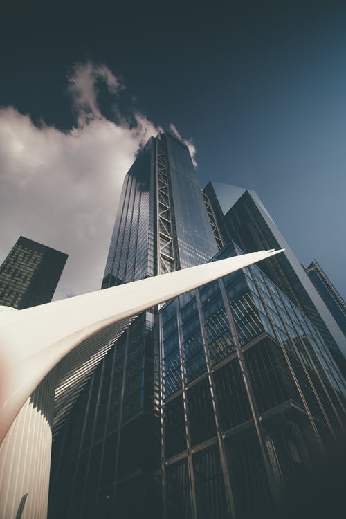 低角度建筑物的照片 · 免费素材图片