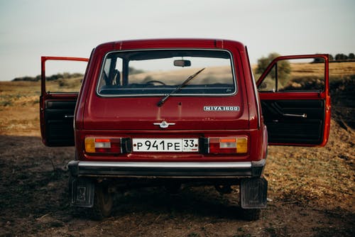 Red Niva 1600汽车 · 免费素材图片