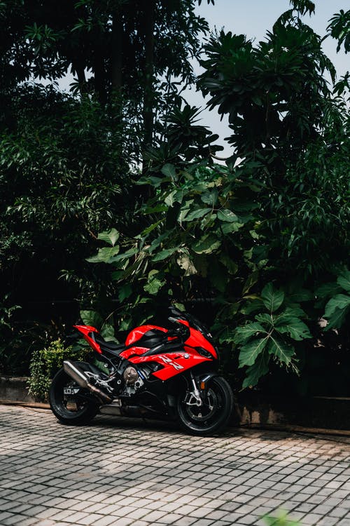 红色宝马摩托车 · 免费素材图片