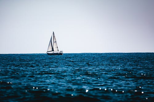 在海滩上的帆船 · 免费素材图片