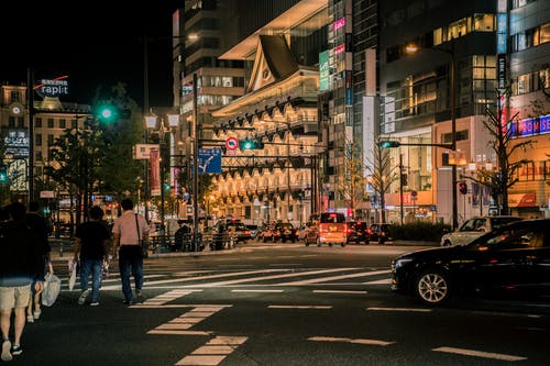 棕色和白色的混凝土建筑 · 免费素材图片