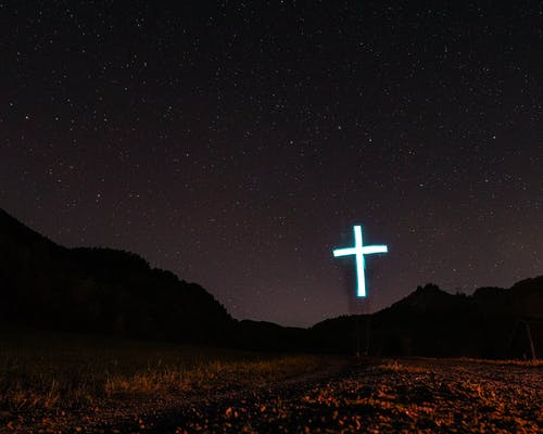发光的十字架装饰 · 免费素材图片