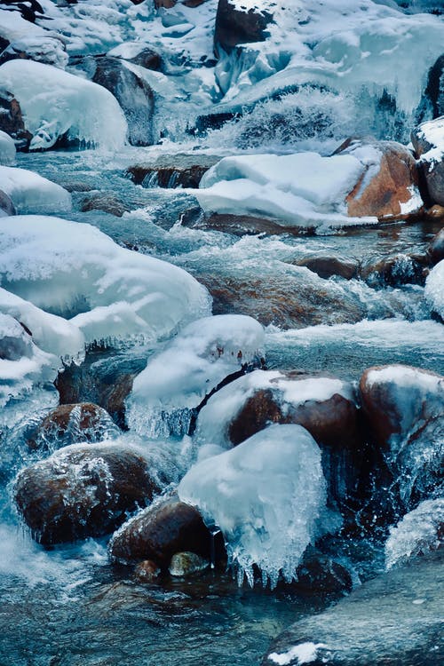 冰冷的河 · 免费素材图片
