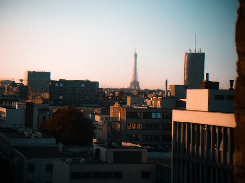 灰色和白色的混凝土高层建筑 · 免费素材图片