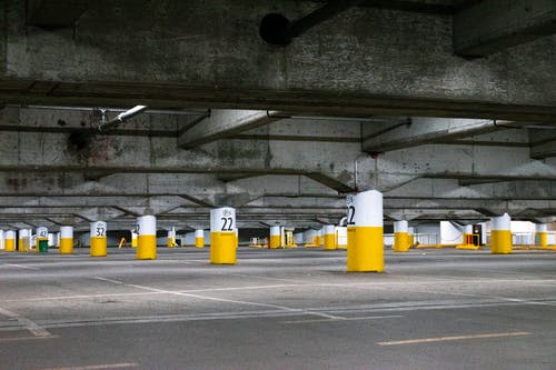 空的混凝土停车场 · 免费素材图片