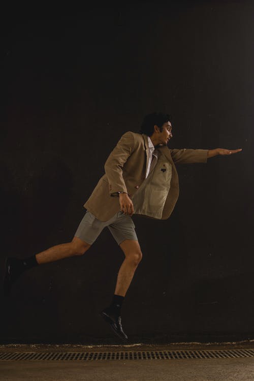 男子做跳投的照片 · 免费素材图片