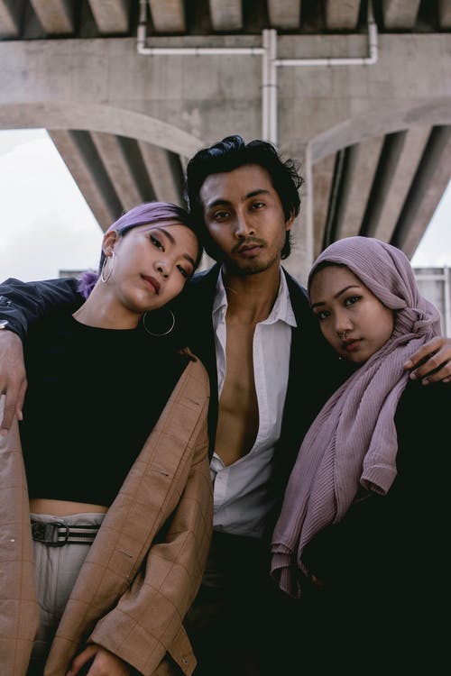 人们站在一起 · 免费素材图片