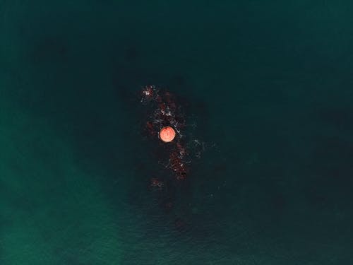 岛上的无人机画面 · 免费素材图片