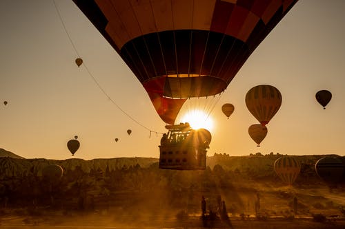 黄金时段在空中热气球 · 免费素材图片