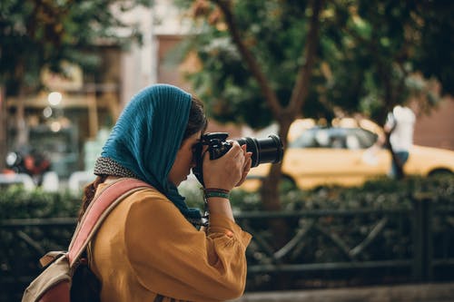 女人拍照的照片 · 免费素材图片