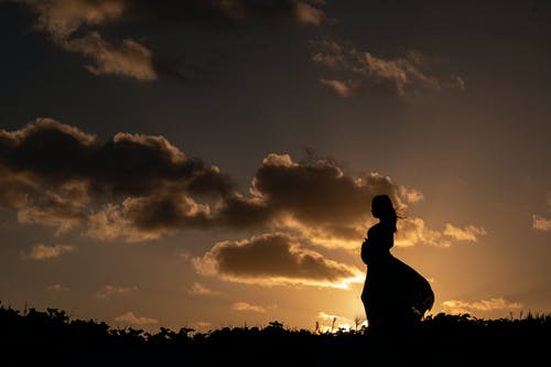 女人的剪影摄影 · 免费素材图片